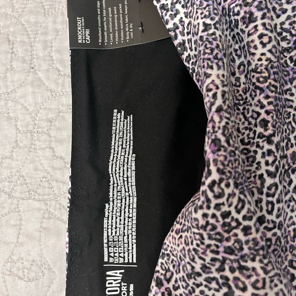 Victoria’s Secret sport pink leopard capri pants - Picture 7 of 7